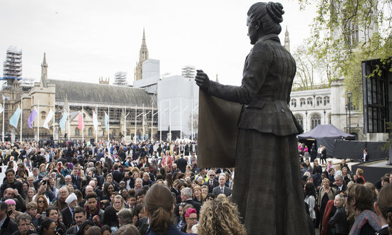 إمرأة البرلمان... أوّل تمثال في العالم لإمرأة